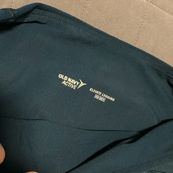 Old Navy athletic leggings with pockets - Picture 3 of 5